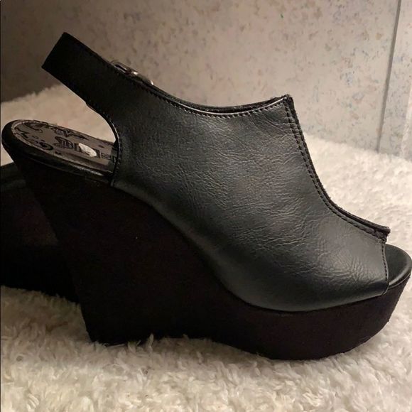 BRASH Wedge Sandals 🌺 - Picture 5 of 8